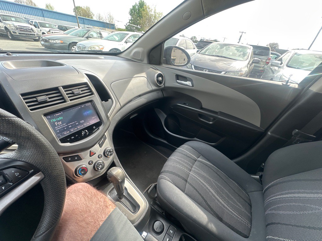 2016 Chevrolet Sonic Image 20