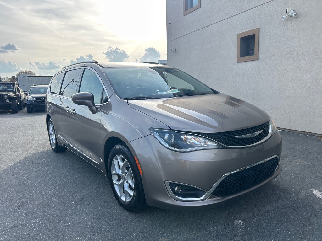 2017 Chrysler Pacifica Image 3