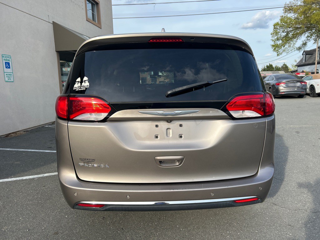 2017 Chrysler Pacifica Image 6