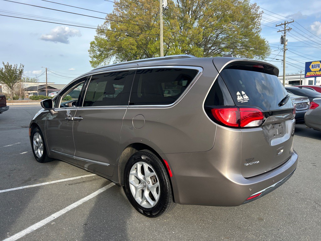 2017 Chrysler Pacifica Image 7
