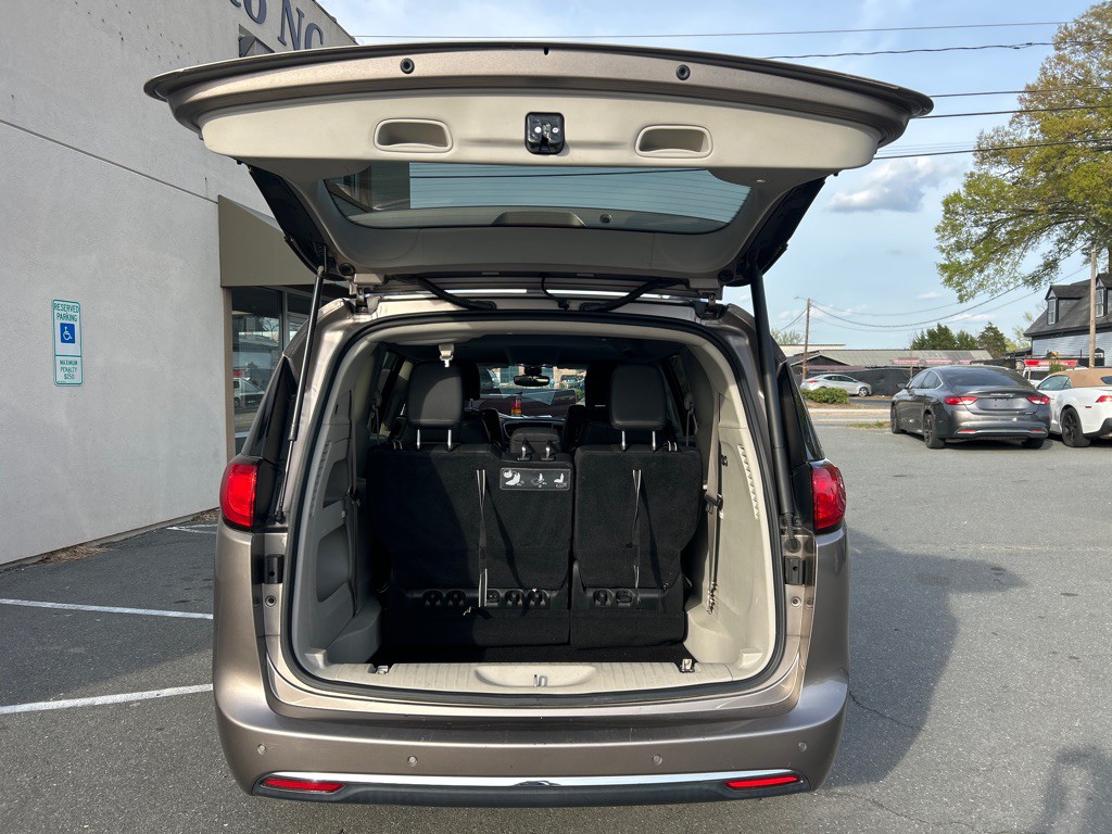 2017 Chrysler Pacifica Image 9