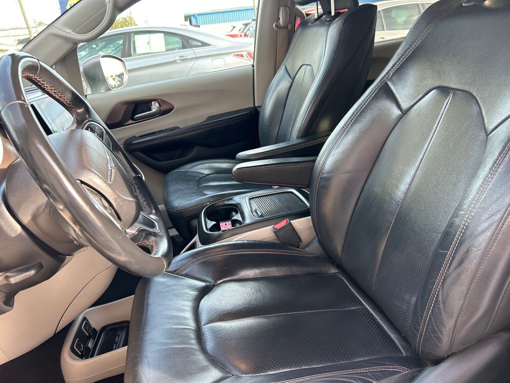 2017 Chrysler Pacifica Image 12