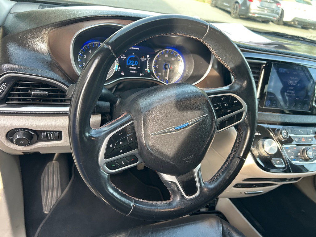 2017 Chrysler Pacifica Image 17
