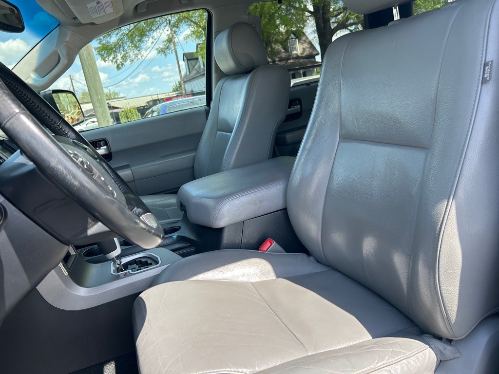 2013 Toyota Sequoia Image 12