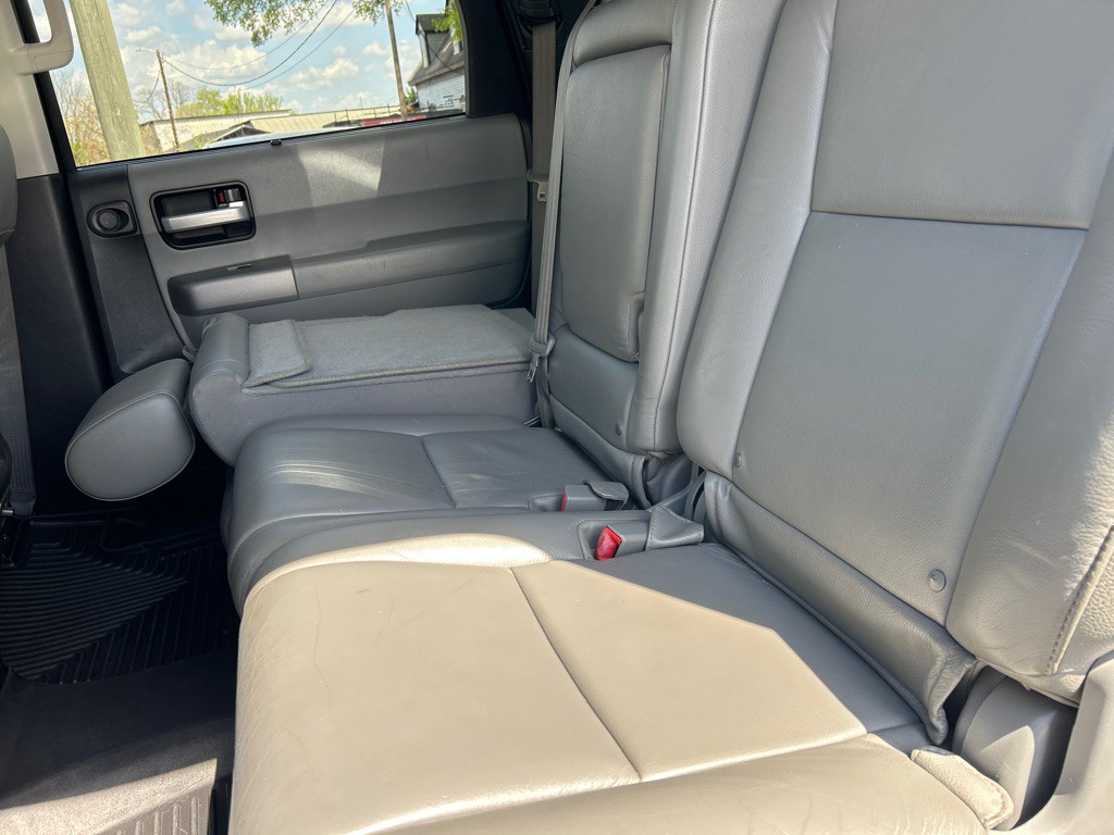 2013 Toyota Sequoia Image 13