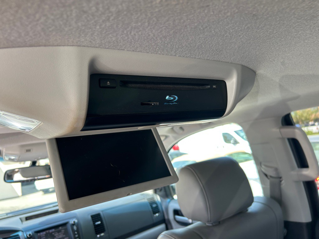 2013 Toyota Sequoia Image 15