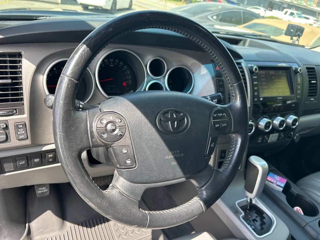 2013 Toyota Sequoia Image 17