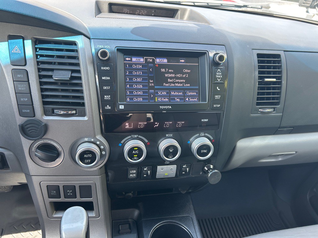 2013 Toyota Sequoia Image 18