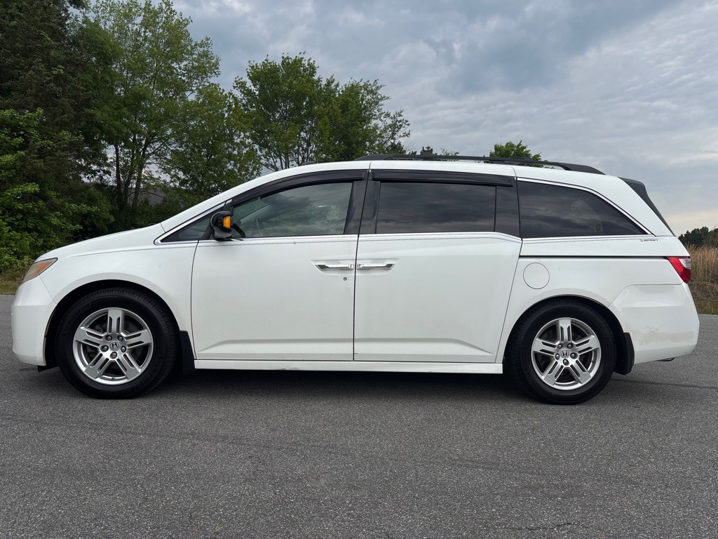 2011 Honda Odyssey Image 2