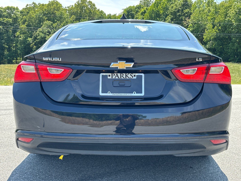 2016 Chevrolet Malibu Image 4