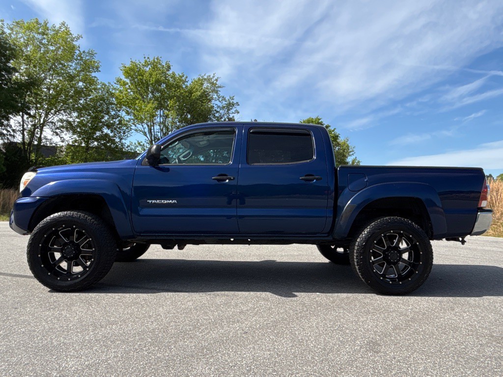 2014 Toyota Tacoma Image 2