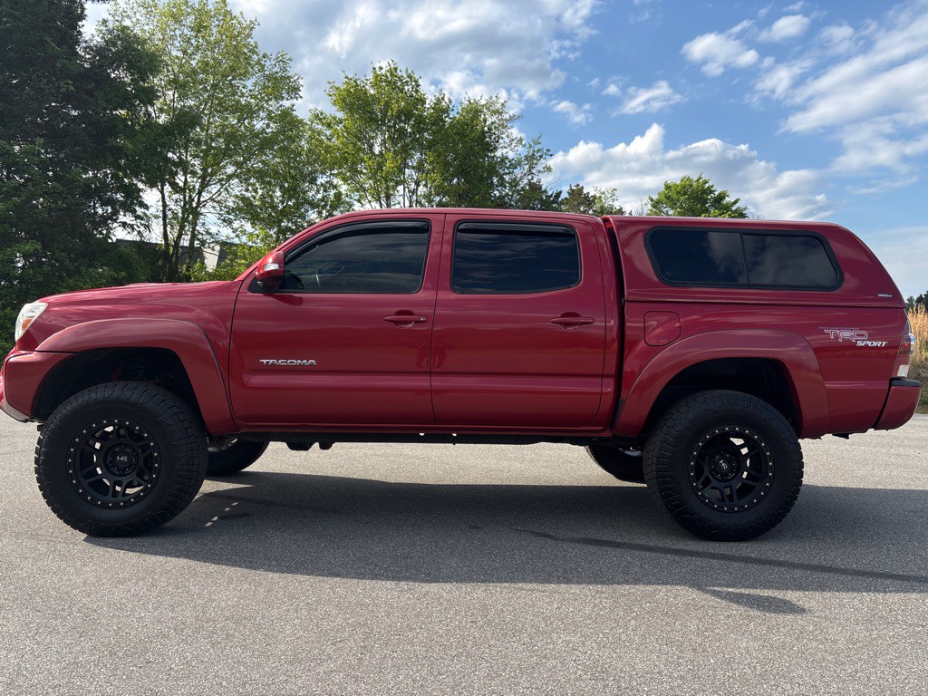 2013 Toyota Tacoma Image 2