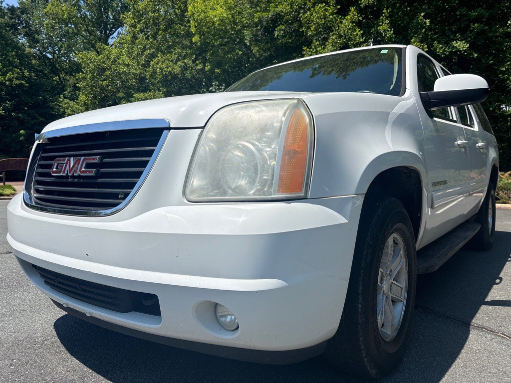 2011 GMC Yukon Image 1