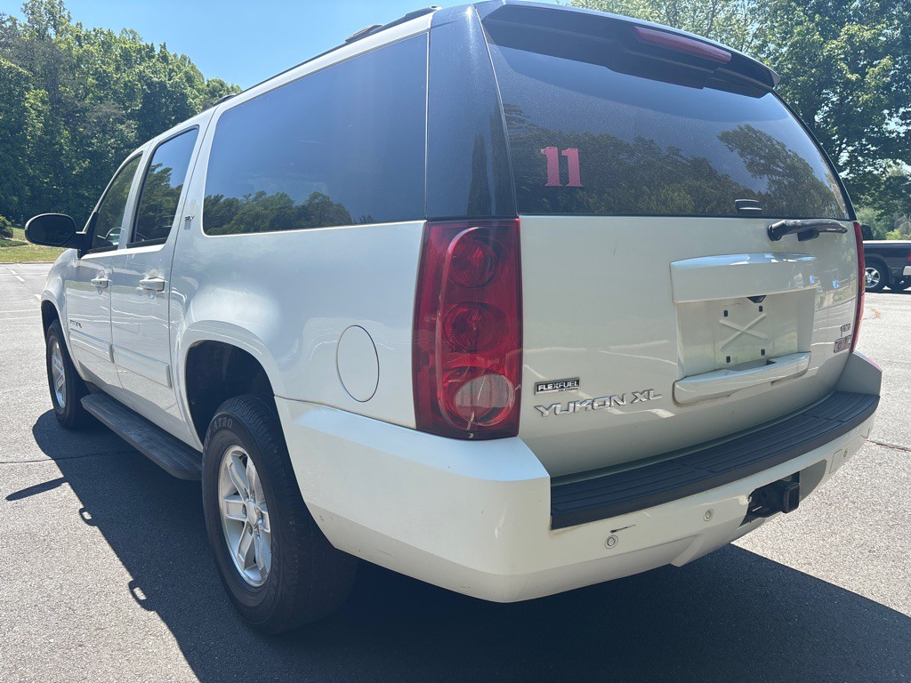2011 GMC Yukon Image 3