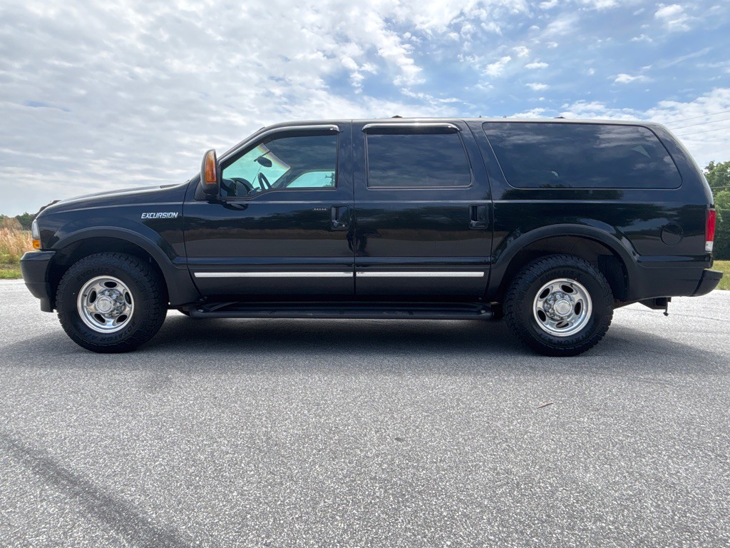 2002 Ford Excursion Image 2