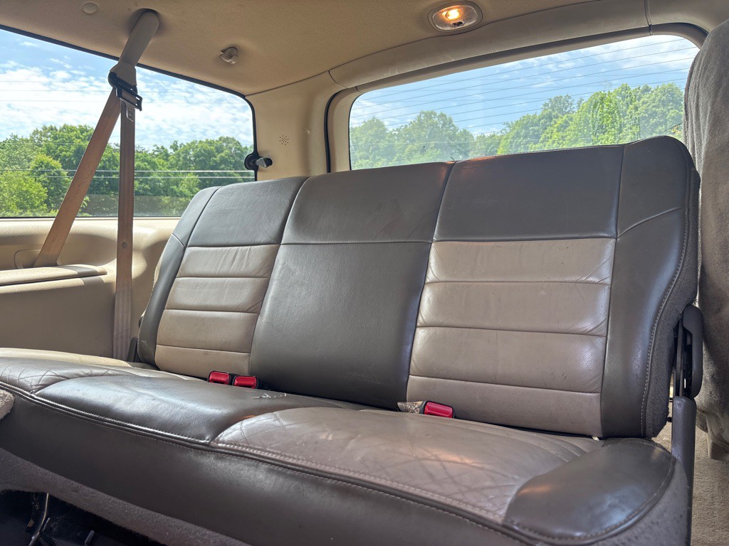 2002 Ford Excursion Image 11