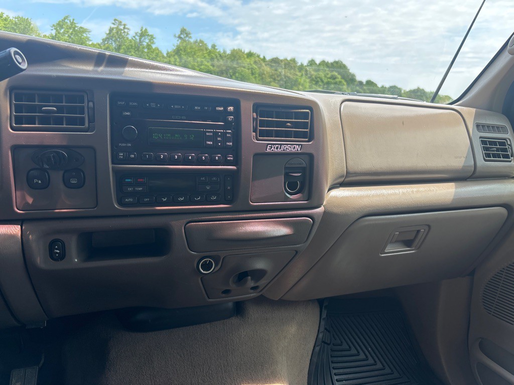 2002 Ford Excursion Image 13