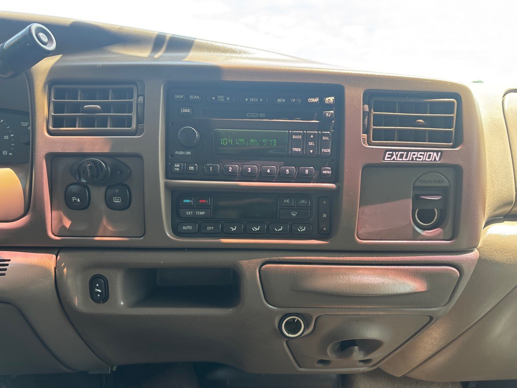 2002 Ford Excursion Image 14