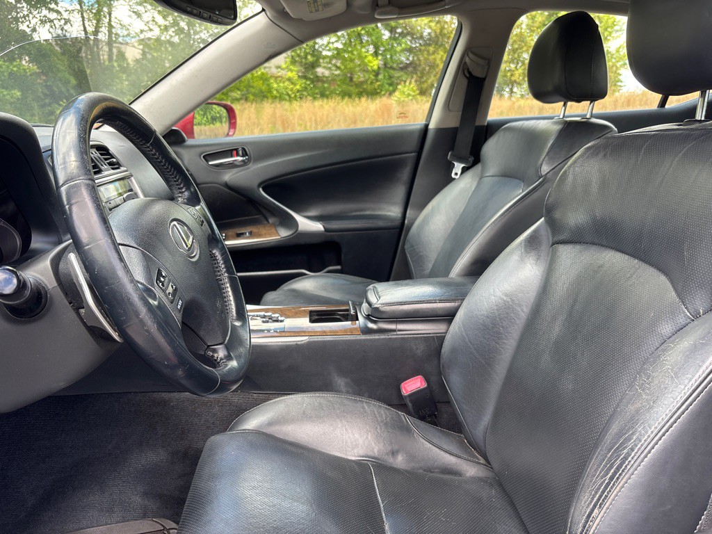 2010 Lexus IS Image 10