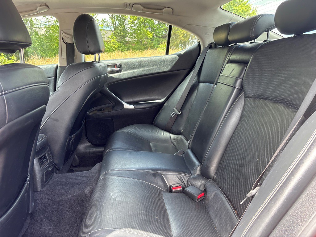 2010 Lexus IS Image 11
