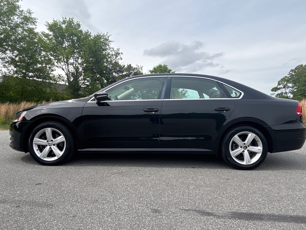 2012 Volkswagen Passat Image 2