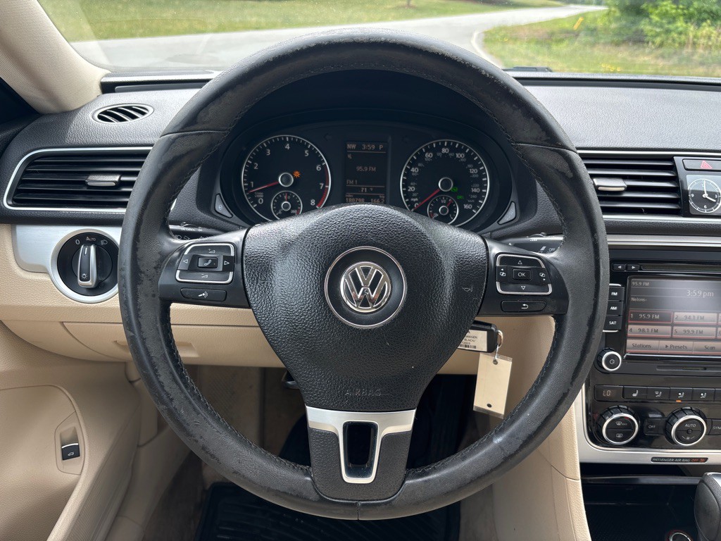 2012 Volkswagen Passat Image 13