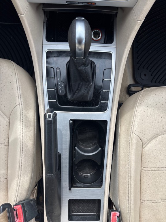 2012 Volkswagen Passat Image 15