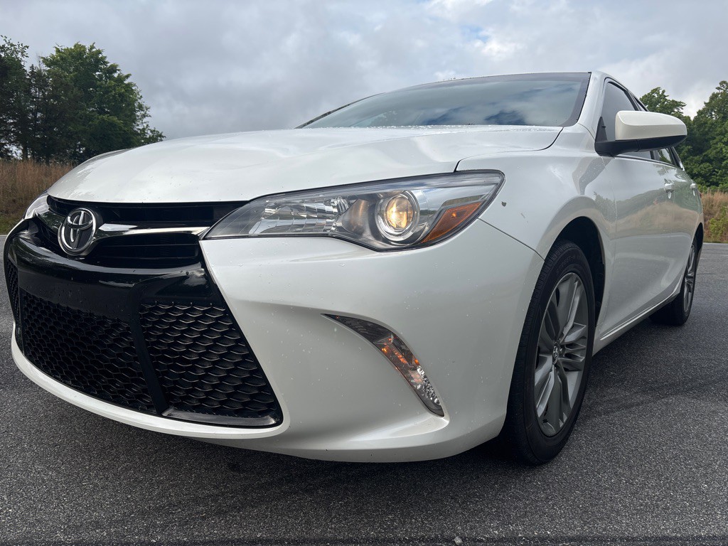 2015 Toyota Camry Image 1