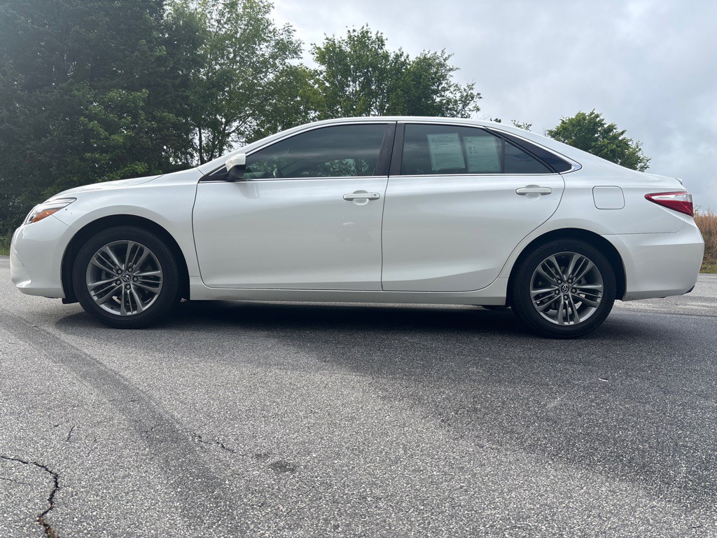 2015 Toyota Camry Image 2