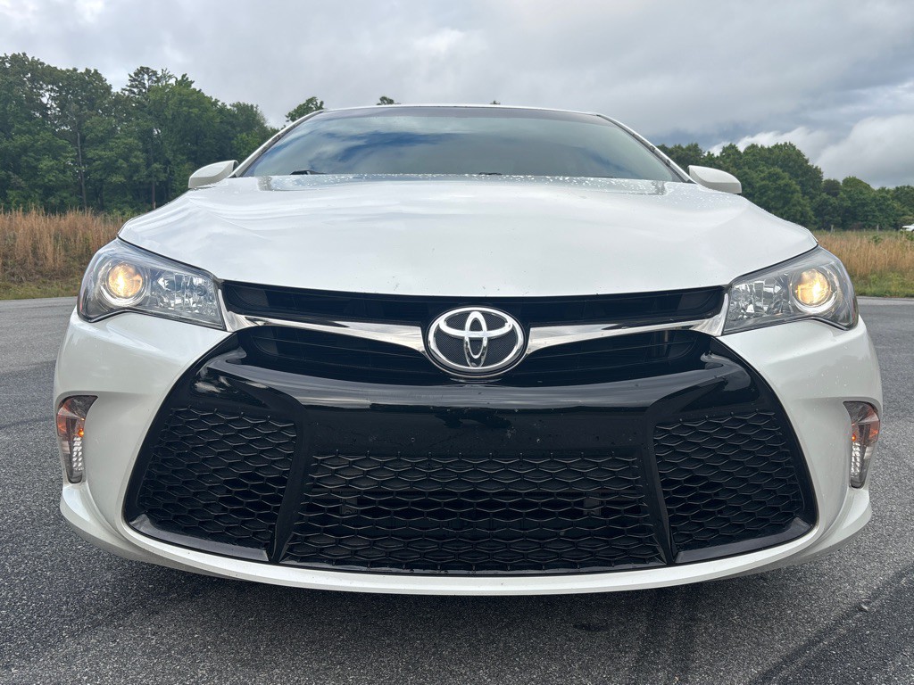 2015 Toyota Camry Image 8