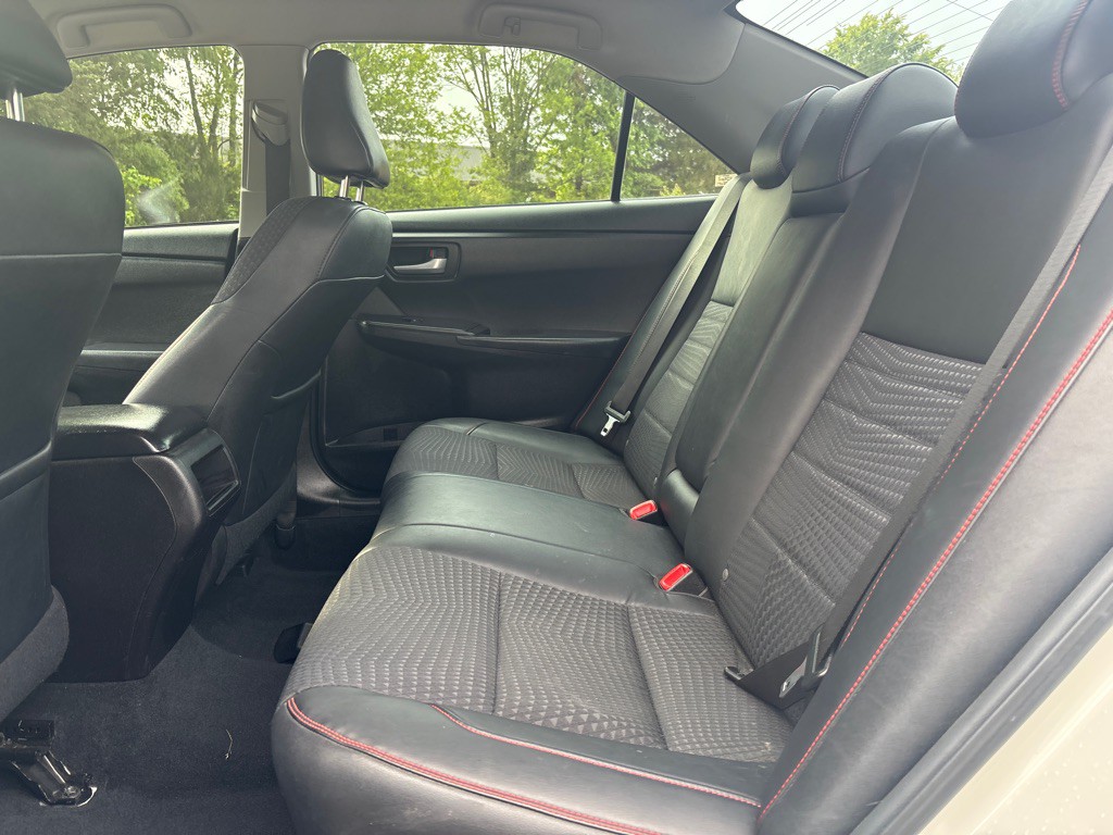2015 Toyota Camry Image 11