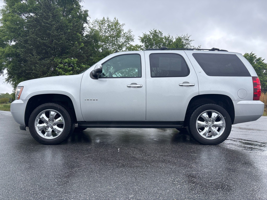 2014 Chevrolet Tahoe Image 2