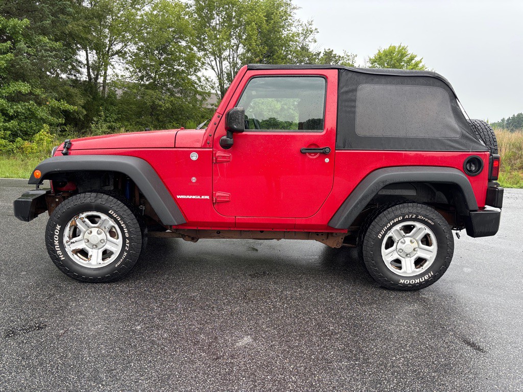 2011 Jeep Wrangler Image 2