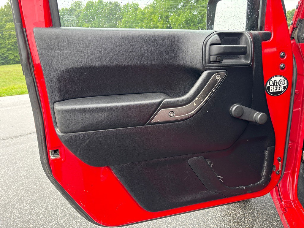 2011 Jeep Wrangler Image 9