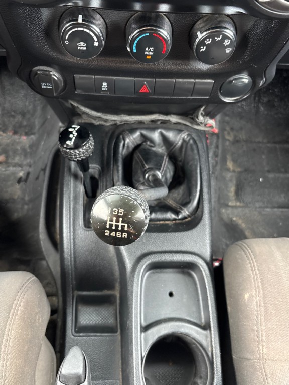 2011 Jeep Wrangler Image 14