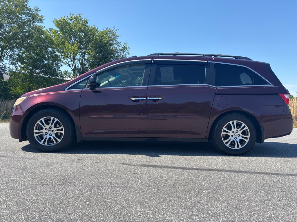 2011 Honda Odyssey Image 2