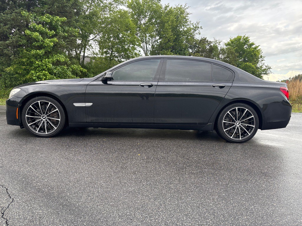 2014 BMW 7 Series Image 2