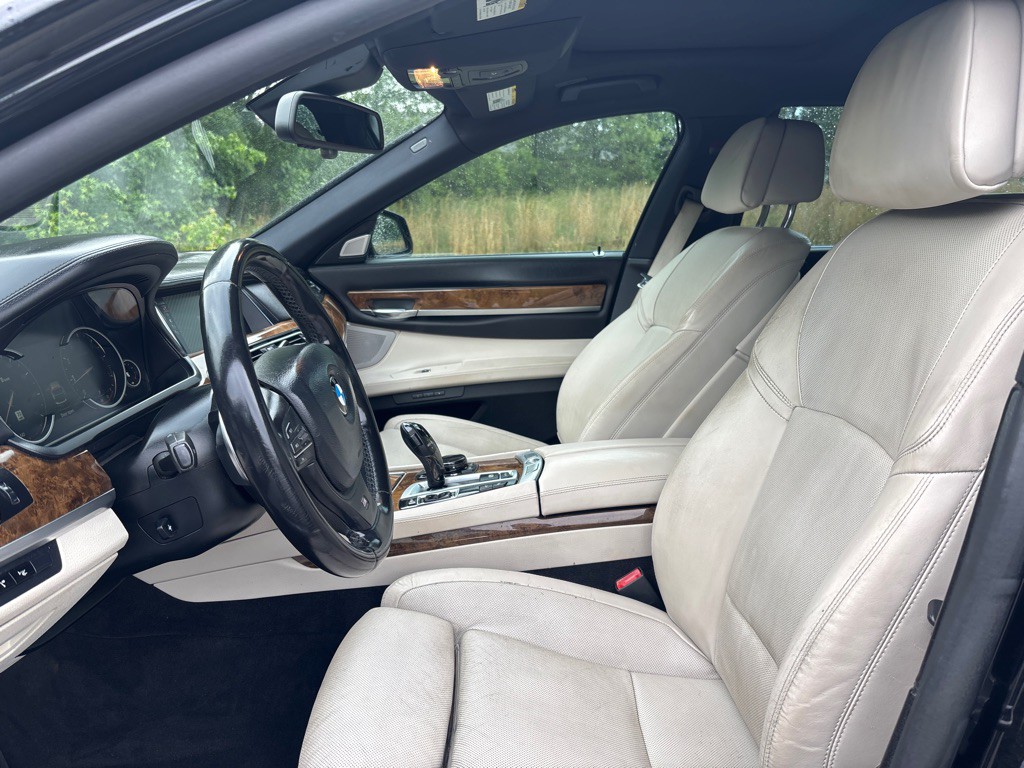 2014 BMW 7 Series Image 11