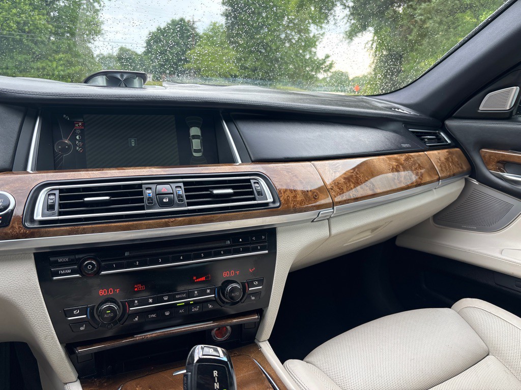 2014 BMW 7 Series Image 14