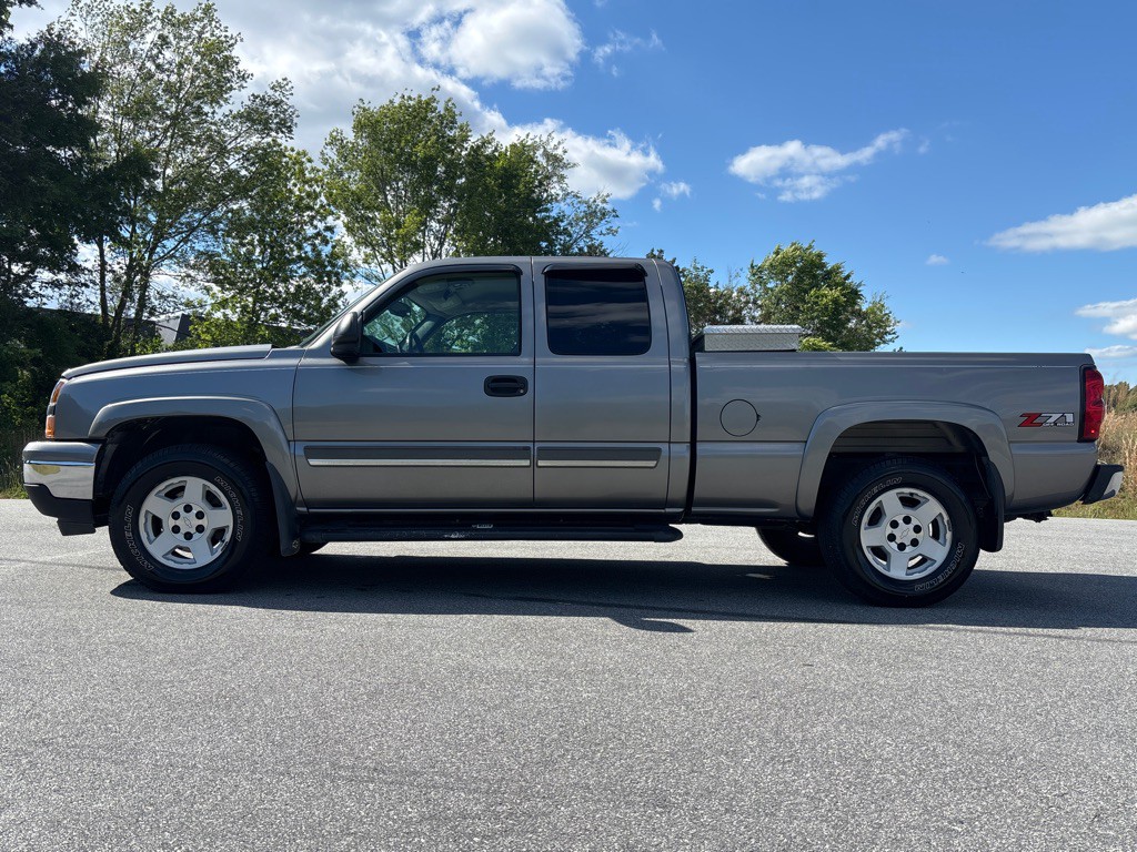 2006 Chevrolet Silverado 1500 Image 2