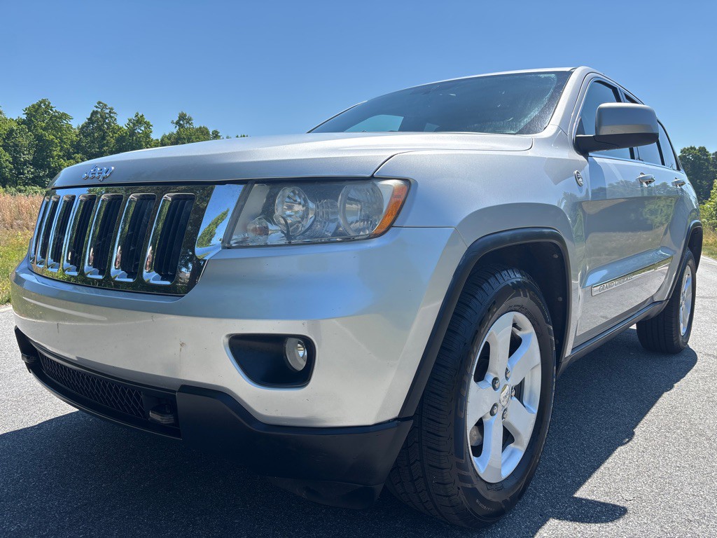 2011 Jeep Grand Cherokee Image 1