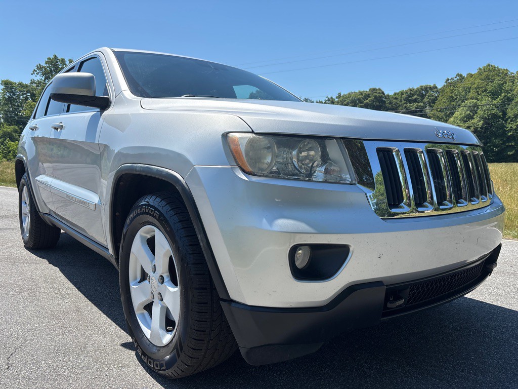 2011 Jeep Grand Cherokee Image 7