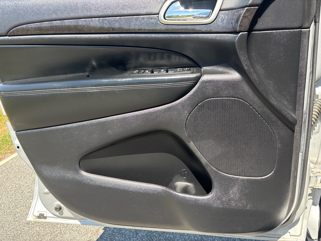 2011 Jeep Grand Cherokee Image 11