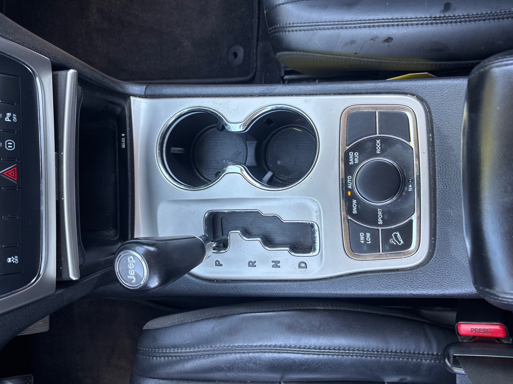 2011 Jeep Grand Cherokee Image 16