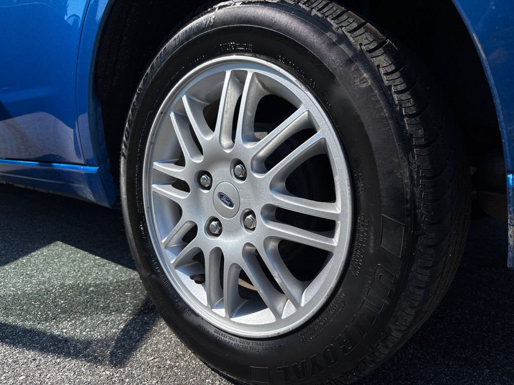 2011 Ford Focus Image 8