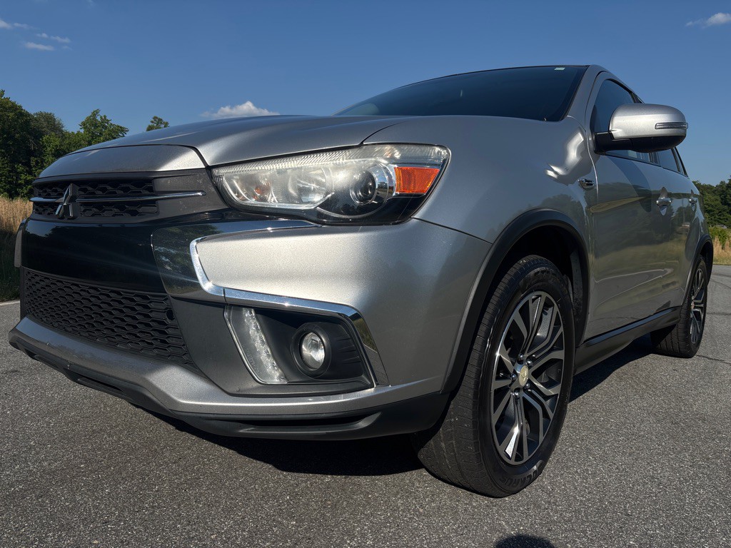 2018 Mitsubishi Outlander Image 1