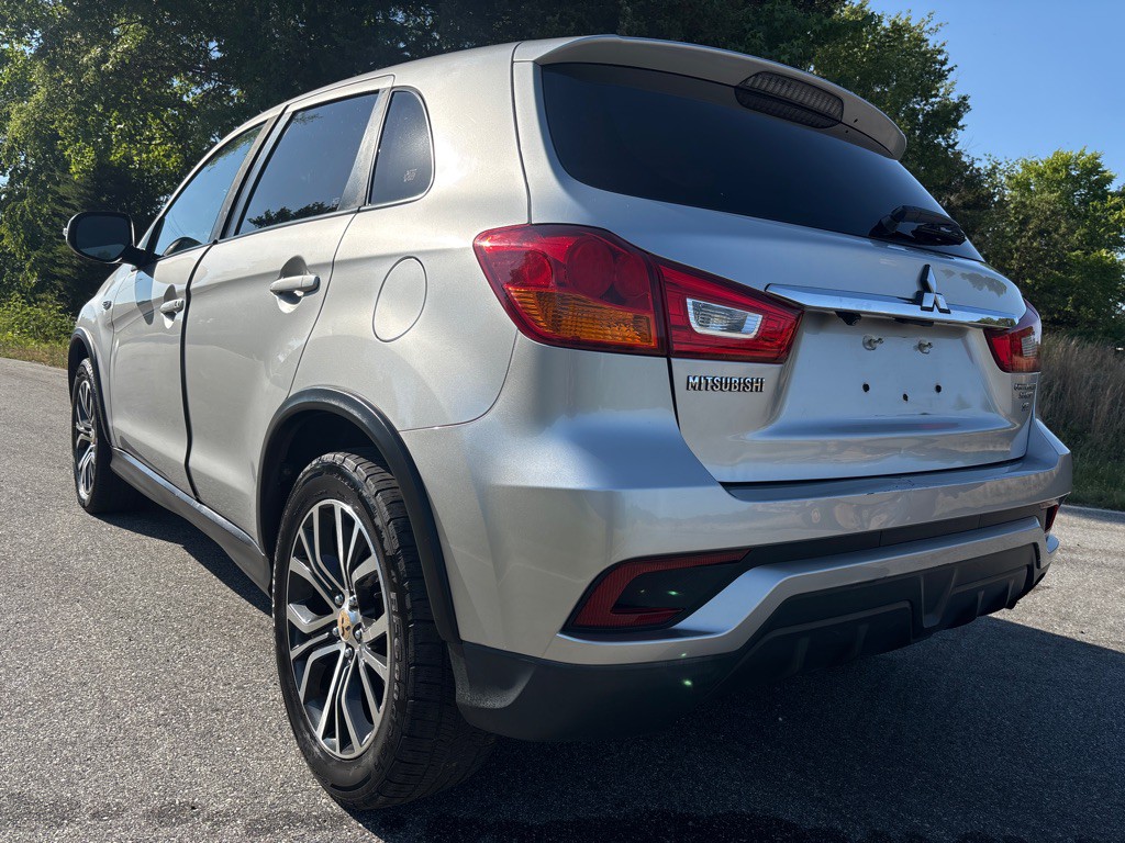2018 Mitsubishi Outlander Image 3