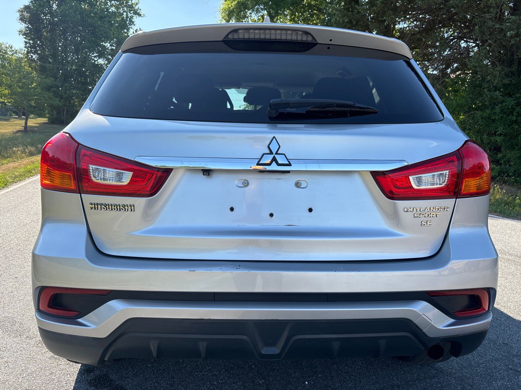 2018 Mitsubishi Outlander Image 4