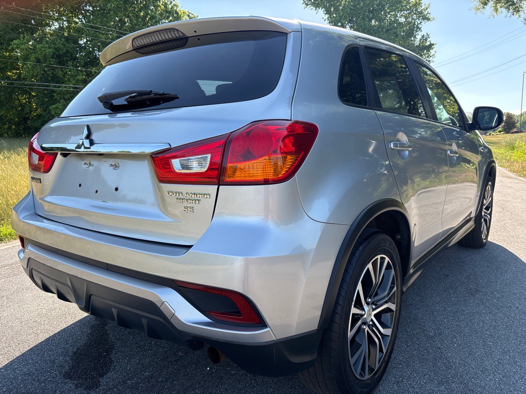 2018 Mitsubishi Outlander Image 5
