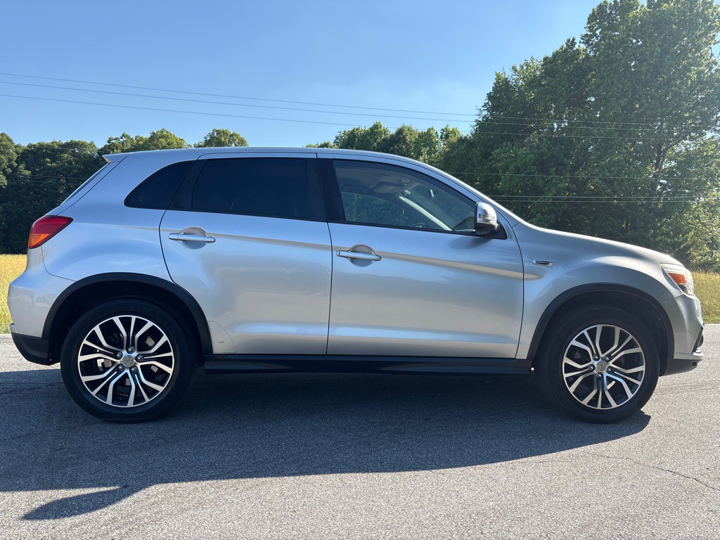 2018 Mitsubishi Outlander Image 6